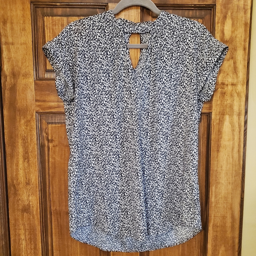 Express Abstract Black & White Keyhole Blouse Size M